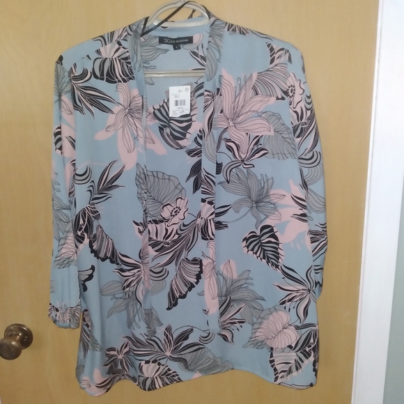 Tops - 🌟 NWT Tropical Blue Pink Blouse Size Large